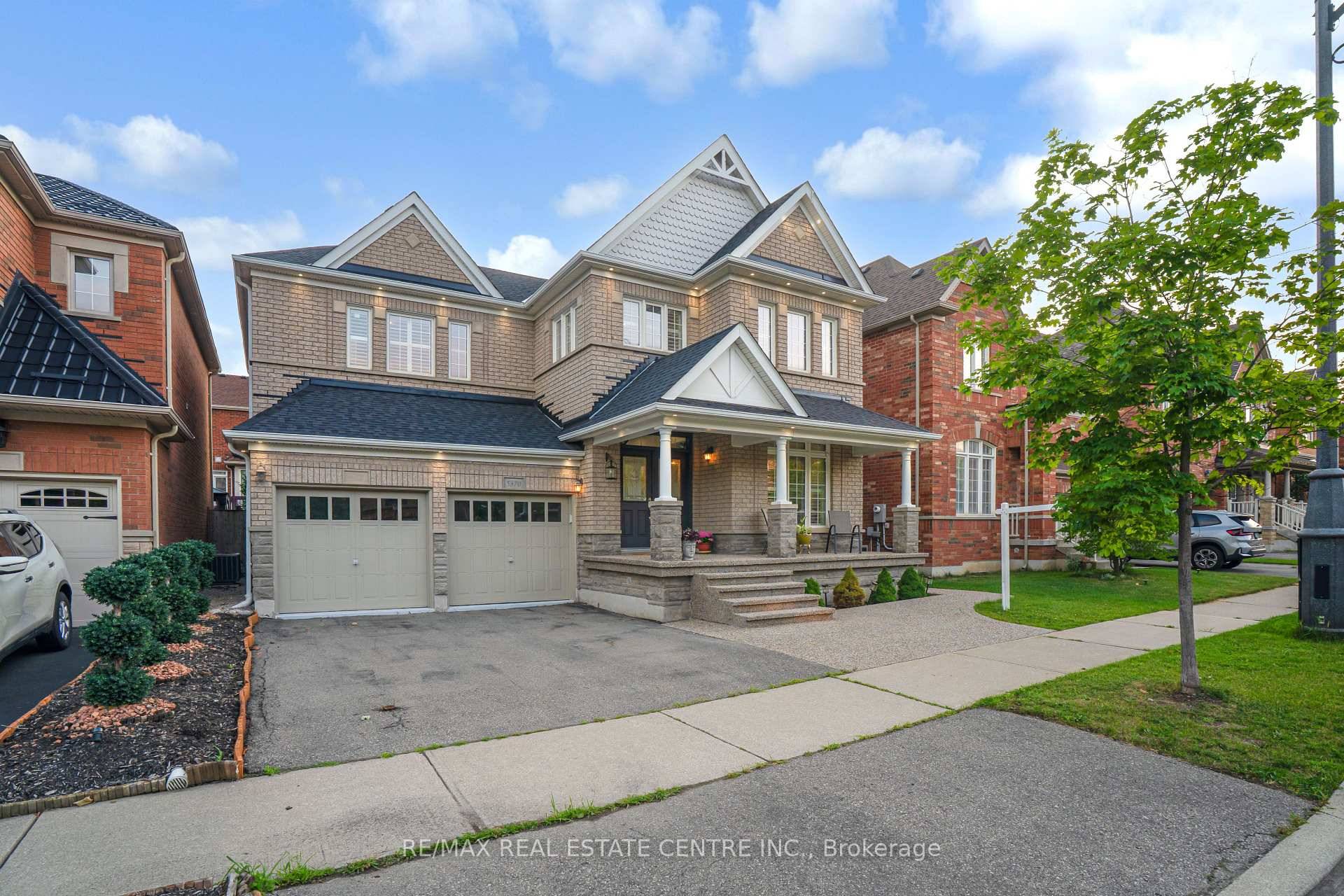 Welcome to this spacious 4 Bed 4 Bath detached home located in the desirable Churchill Meadows community.