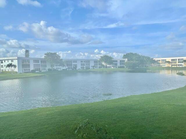 55 Gated Community with courtesy transportation to clubhouse, Publix, the mall etc.