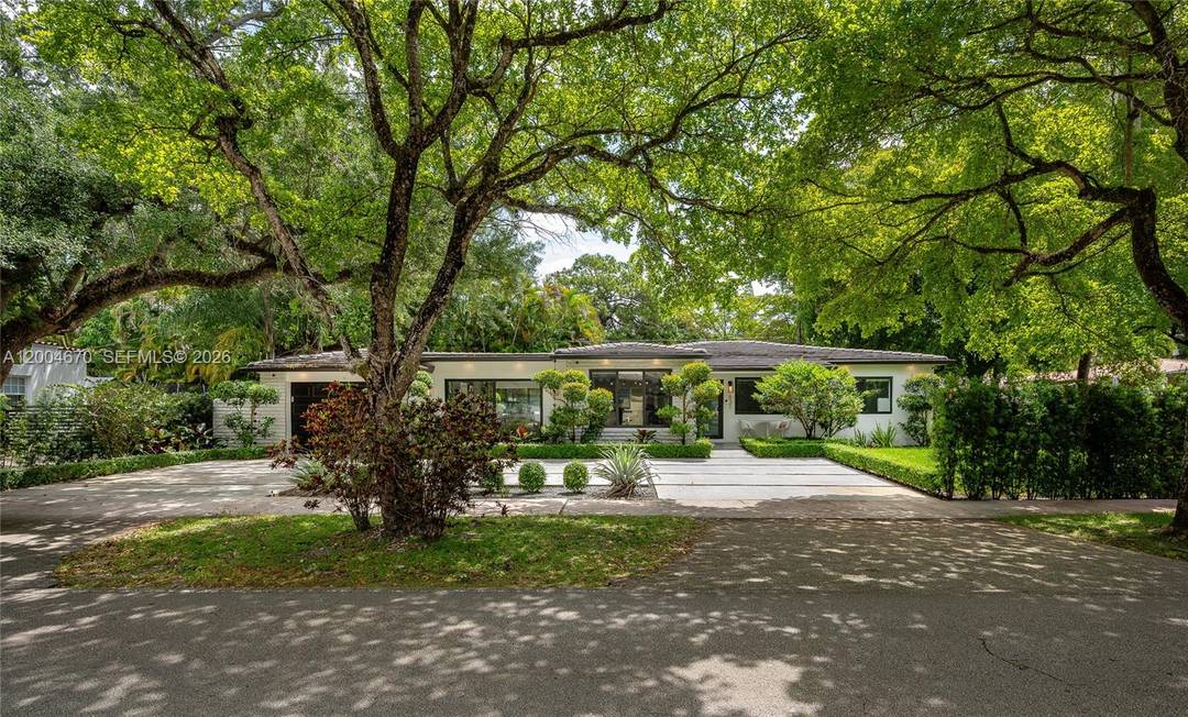 Amazing single story house in awesome Coral Gables, Miami.