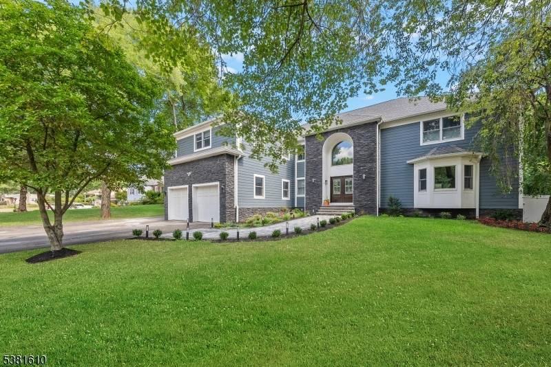 Experience unmatched luxury in this stunning distinguished custom estate showcasing 6 bedrooms, 5 bathrooms, and exquisite designer finishes throughout.