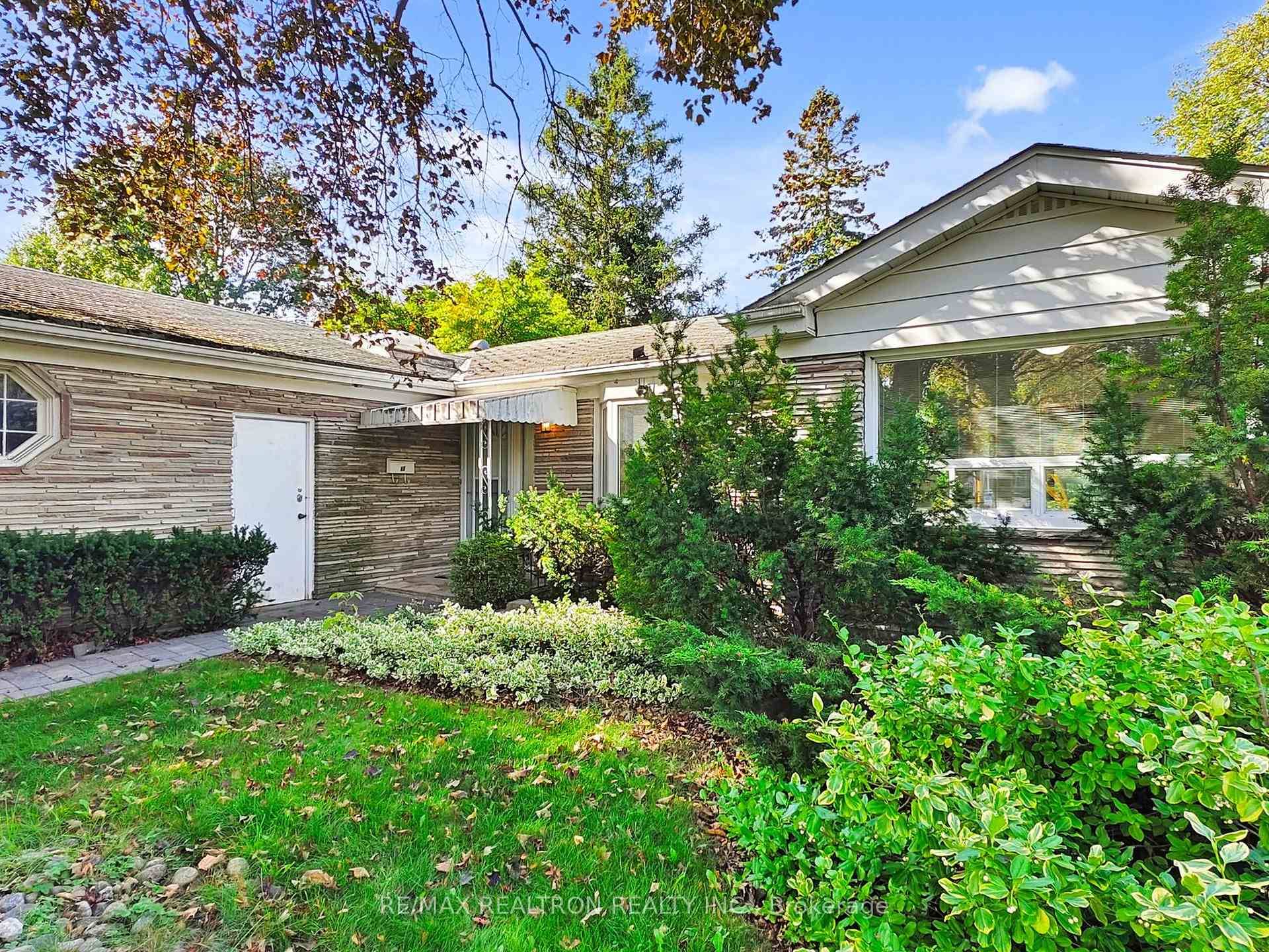 Welcome to 46 Palomino Crescent, a beautifully maintained bungalow nestled in the heart of prestigious Bayview Village.