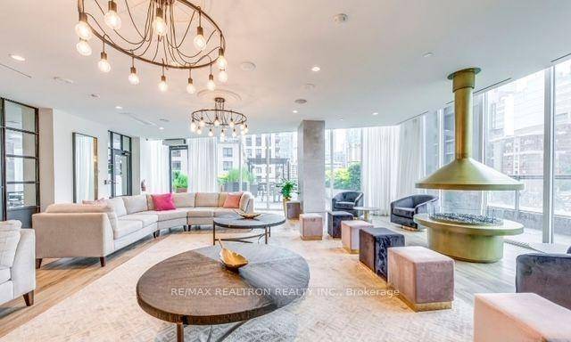 Luxurious Life and Enjoy the Skyline View.