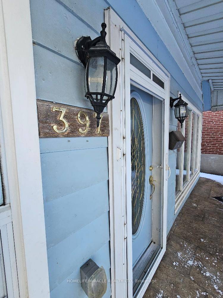 Bright 2 1 Bedrooms 2BR A Den, Large Bedrooms.