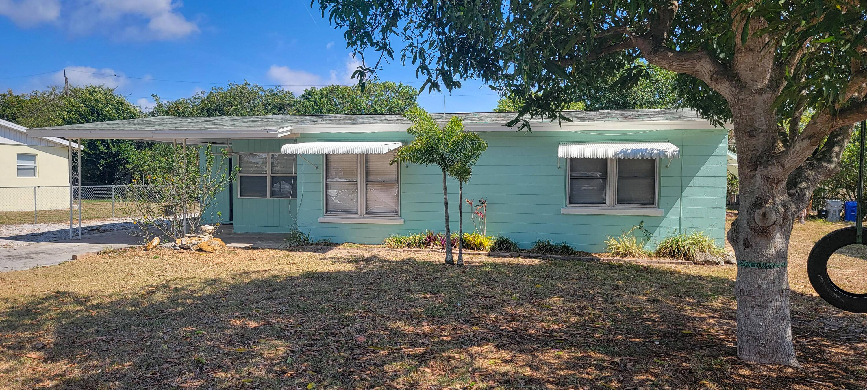 Seller to give 5, 000. 00 credit at closing towards buyers closing costs !