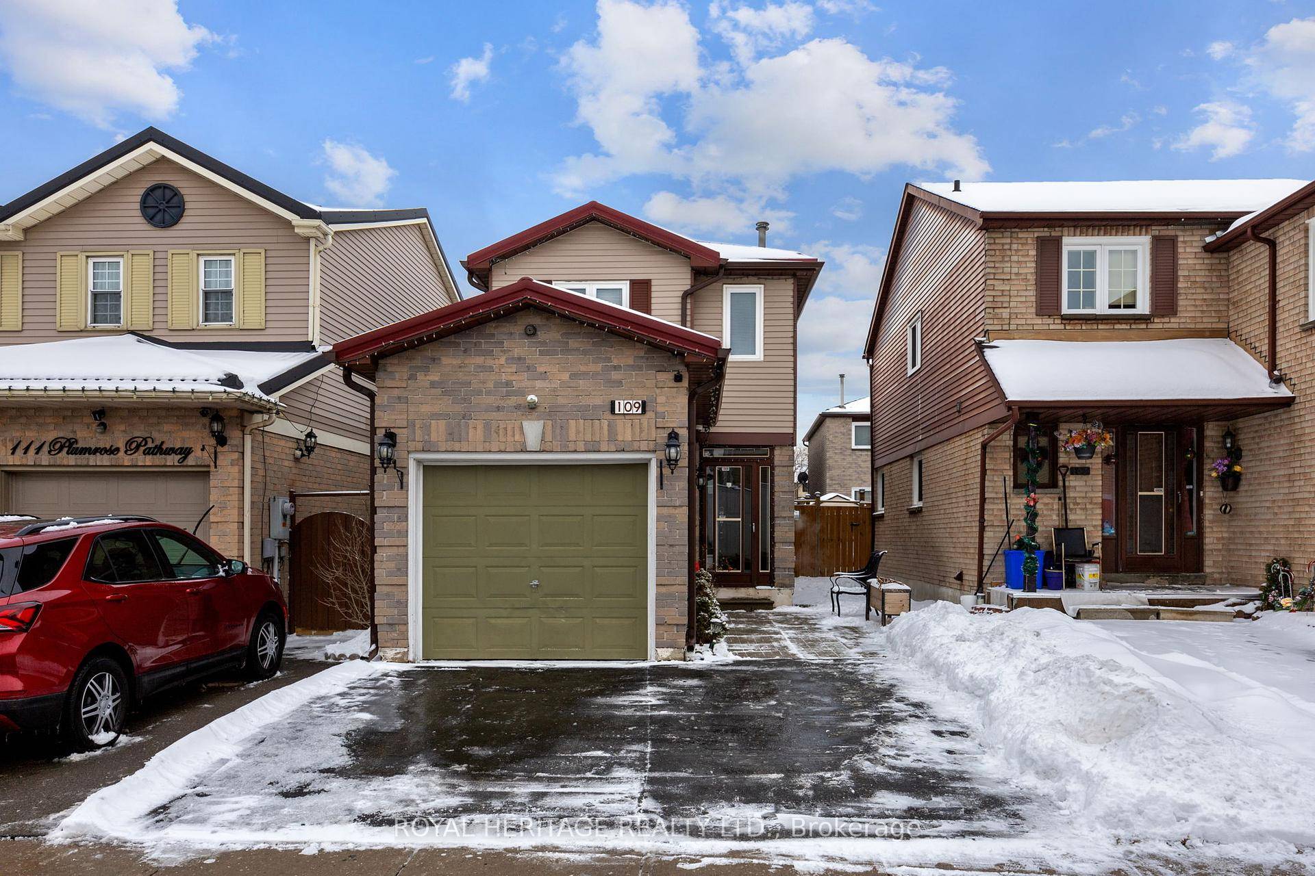 Charming three bedroom home nestled in the heart of the desirable Morningside community, just minutes from Highway 401.