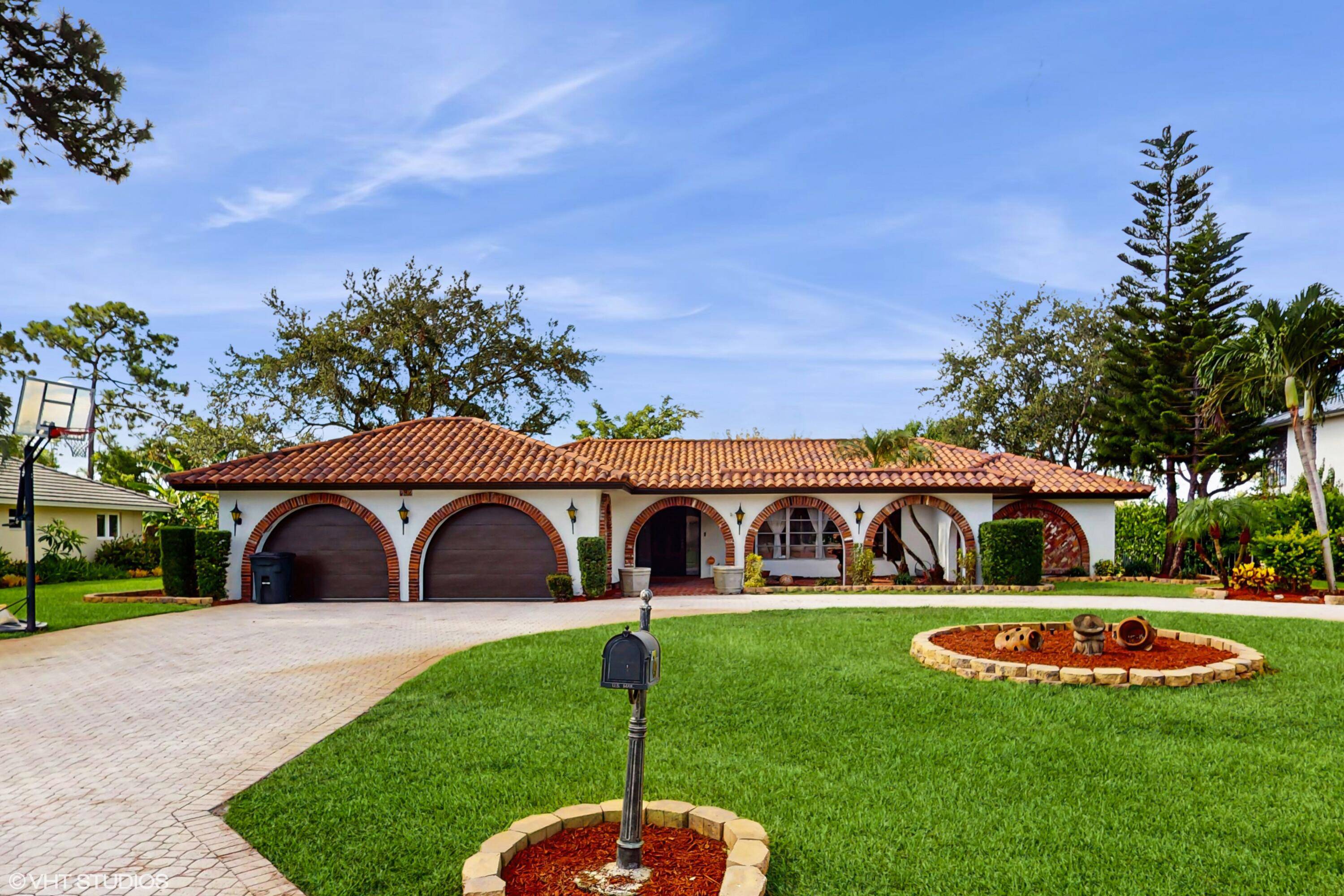 This fabulous 3 2 home situated on 1 3 of an acre boasts a very desirable split bedroom design with an extra bonus room off the primary suite that is ...