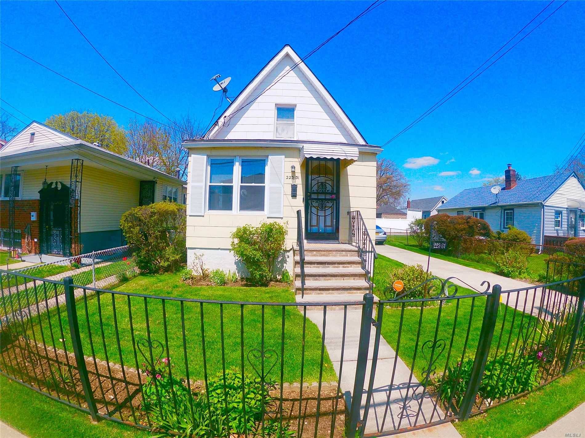 Cozy 3 bedroom starter home with a huge private driveway.