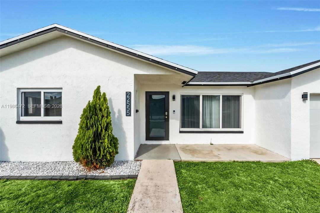 3 bedroom, 2 bath home in Boca Raton with NO HOA.