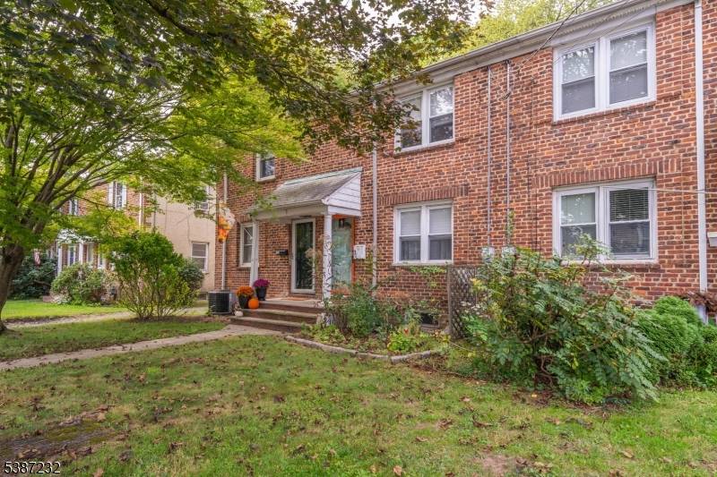 Welcome to your new happy place in the heart of Fanwood !