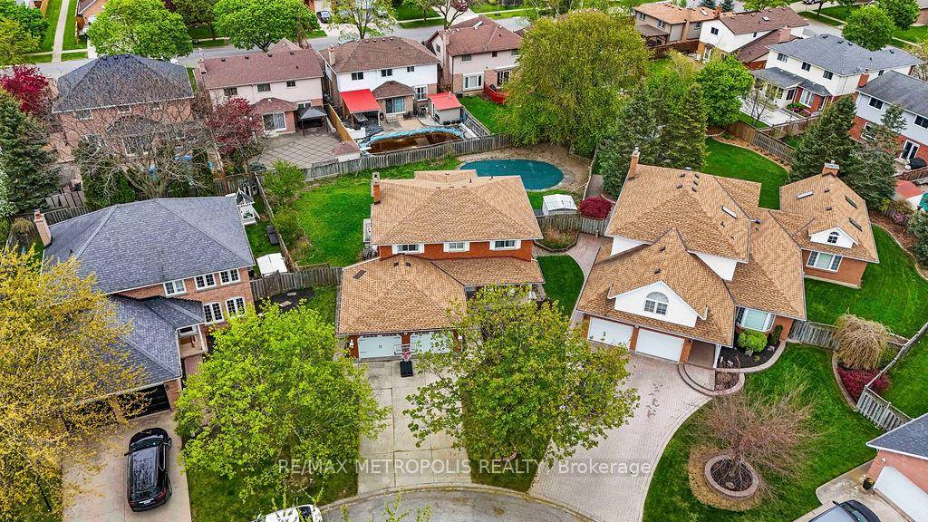 Welcome to 21 Walter's Court a truly flawless residence where design sophistication meets modern family living.