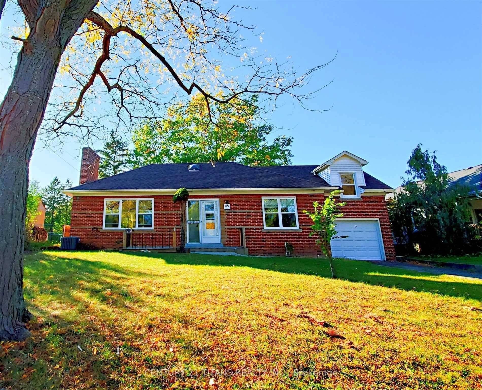 Beautiful Detach Bungalow, Single Family Home In Desire Area, 2 Minutes Drive From Brock University, Bus Stop Just Few Minutes Away And One Bus 8Mins To Brock !