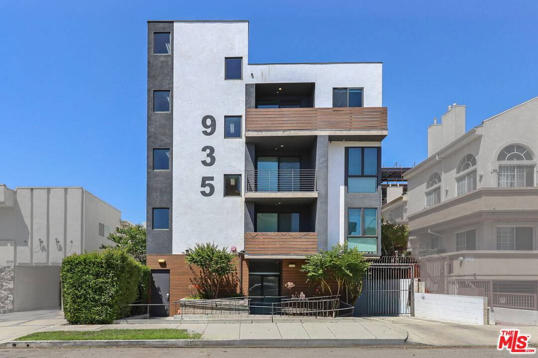 935  N Hudson Ave 3BR Hancock Park La