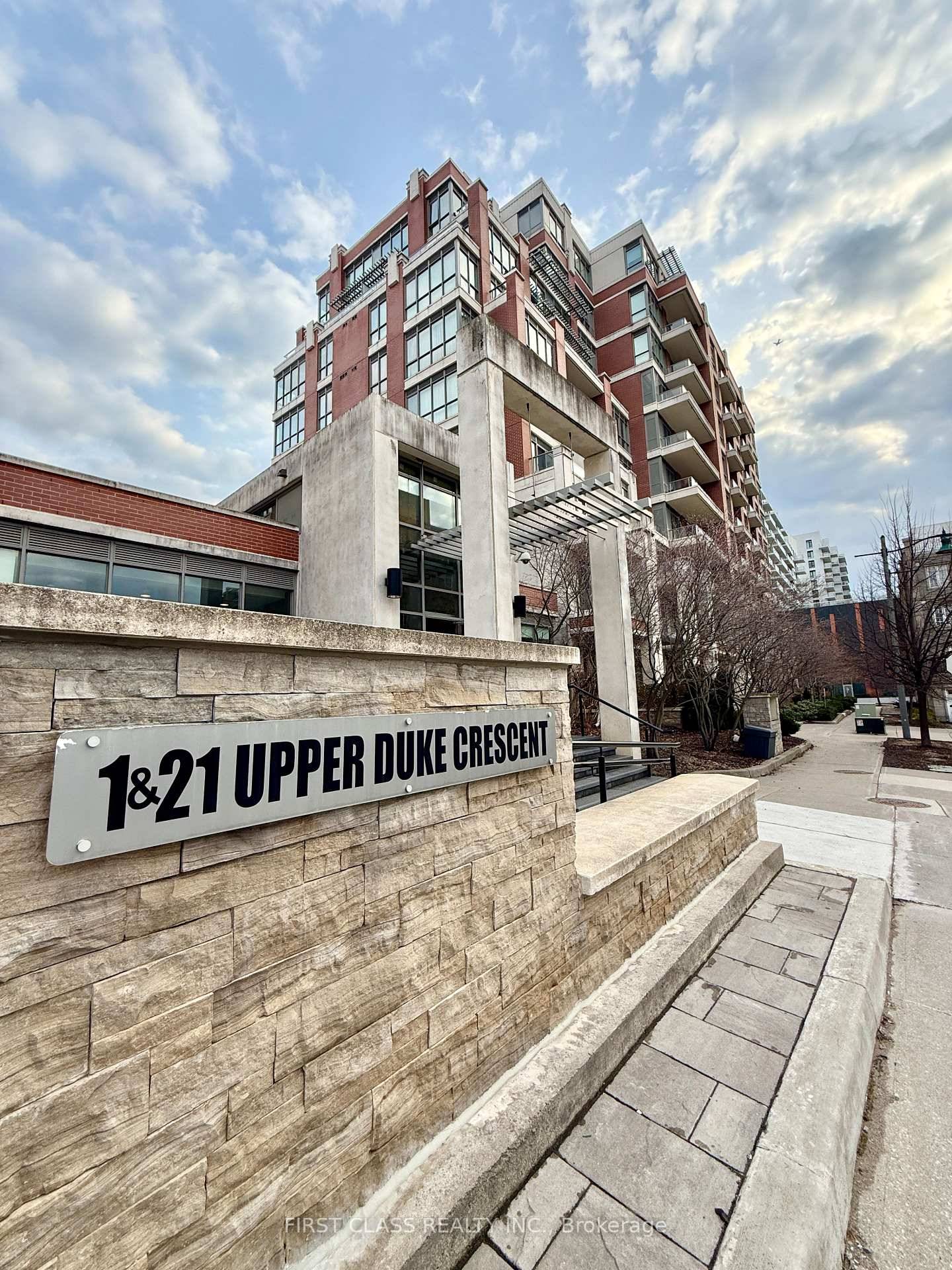 Freshly Renovated Premium Corner Unit in the Heart of Downtown Markham !