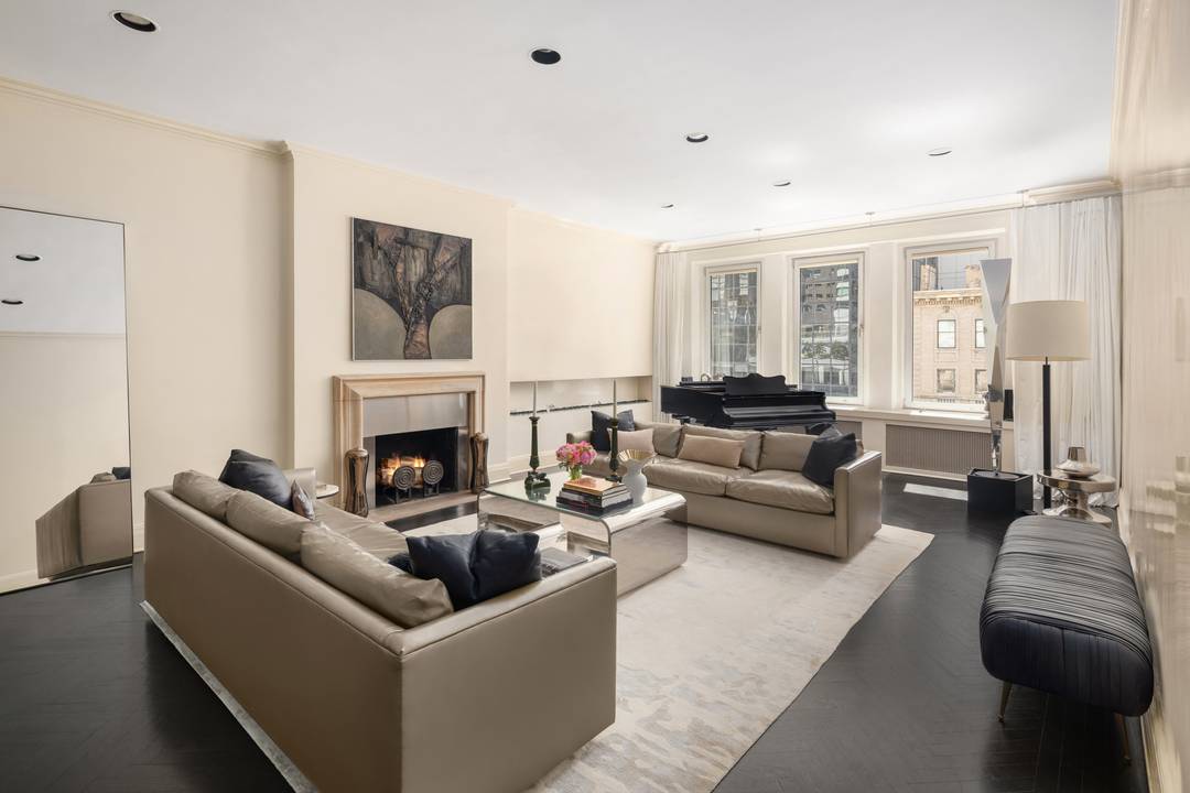 Stately and elegant, Residence 14B at 480 Park Avenue presents a rare opportunity to own a piece of New York City history.