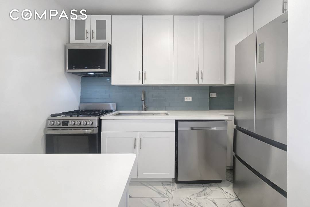 Extra large studio, offering impressive scale, light, and versatility.
