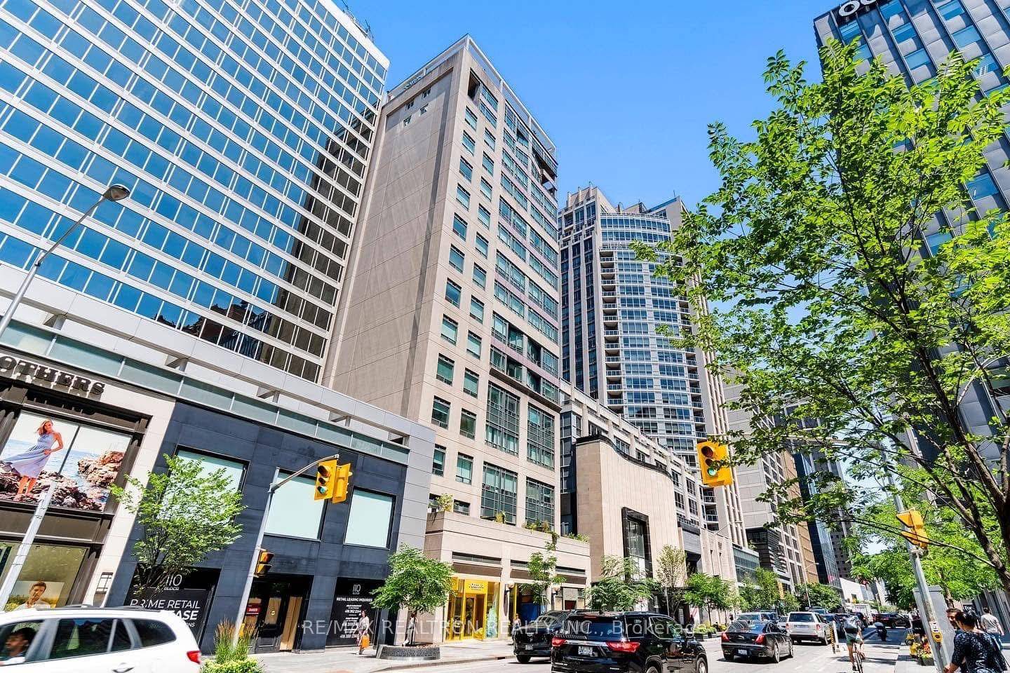 Enjoy Fine Yorkville Living In This Bright amp ; Spacious 1 Bdrm With W I Closet amp ; Open Balcony !