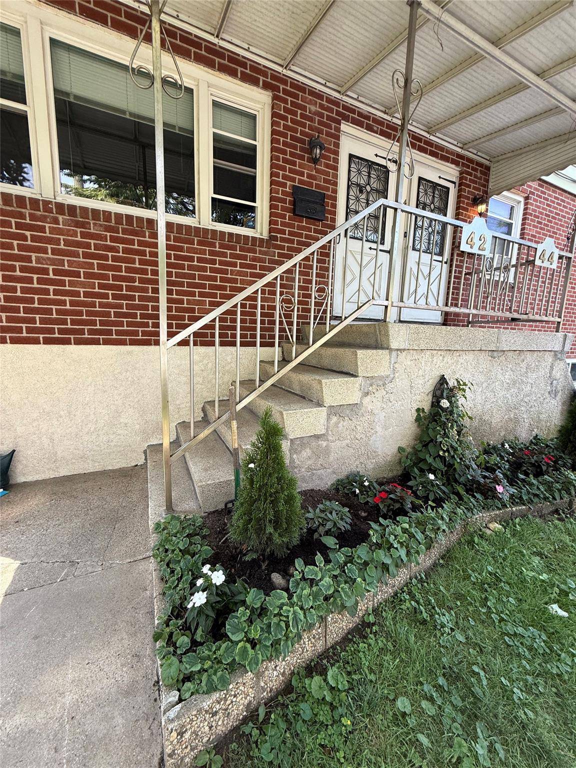 Welcome home to this beautifully updated 3 bedroom, 2 full bath with a washer dryer in unit !