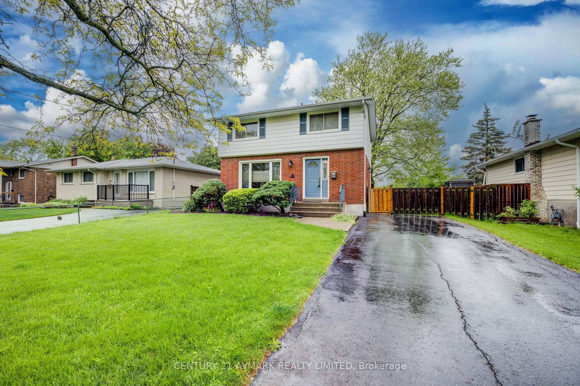 OVELY 2 STOREY 3 BEDROOM HOME IN GREAT LOCATION, FORMAL LIVING ROOM AND DINING ROOM, EAT IN KITCHEN, LARGE WOOD DECK IN PRIVATE YARD, FINISHED RECROOM AREA, EXTRA 2PC BATHROOM, ...