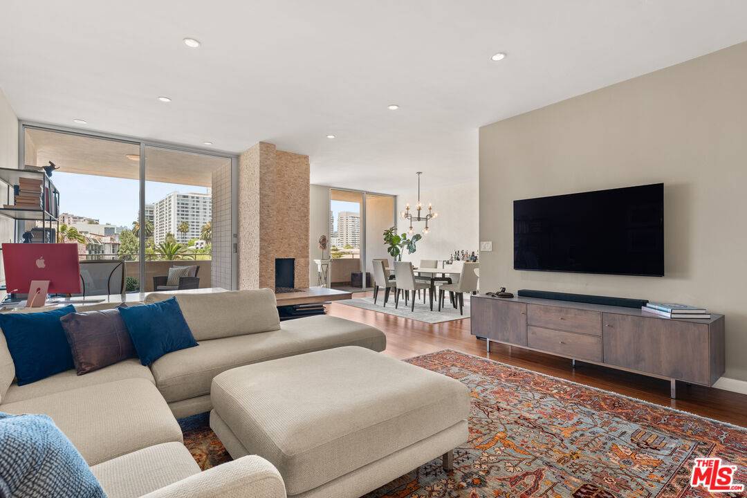 1333  S Beverly Glen Blvd 1BR Westwood La