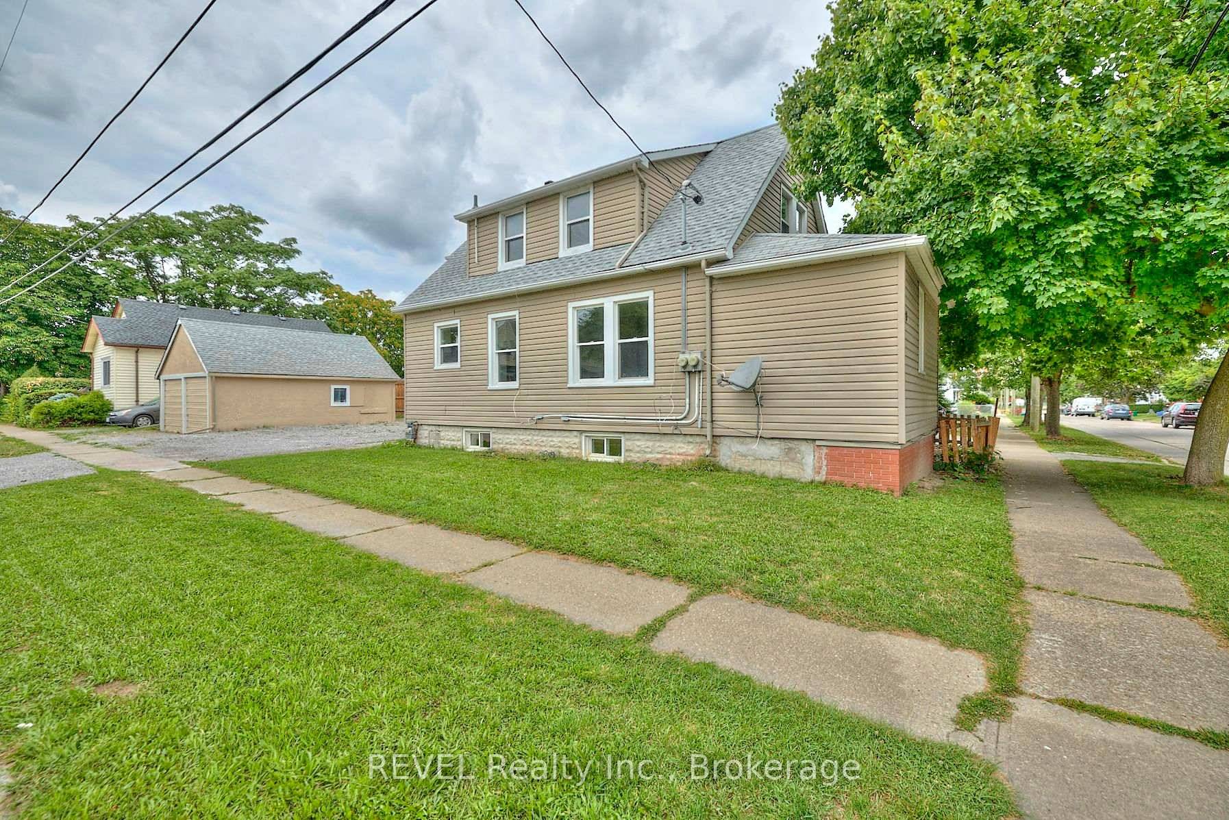 6. 6 CAP RATE ! This meticulously updated 3 unit building in the bustling heart of St.