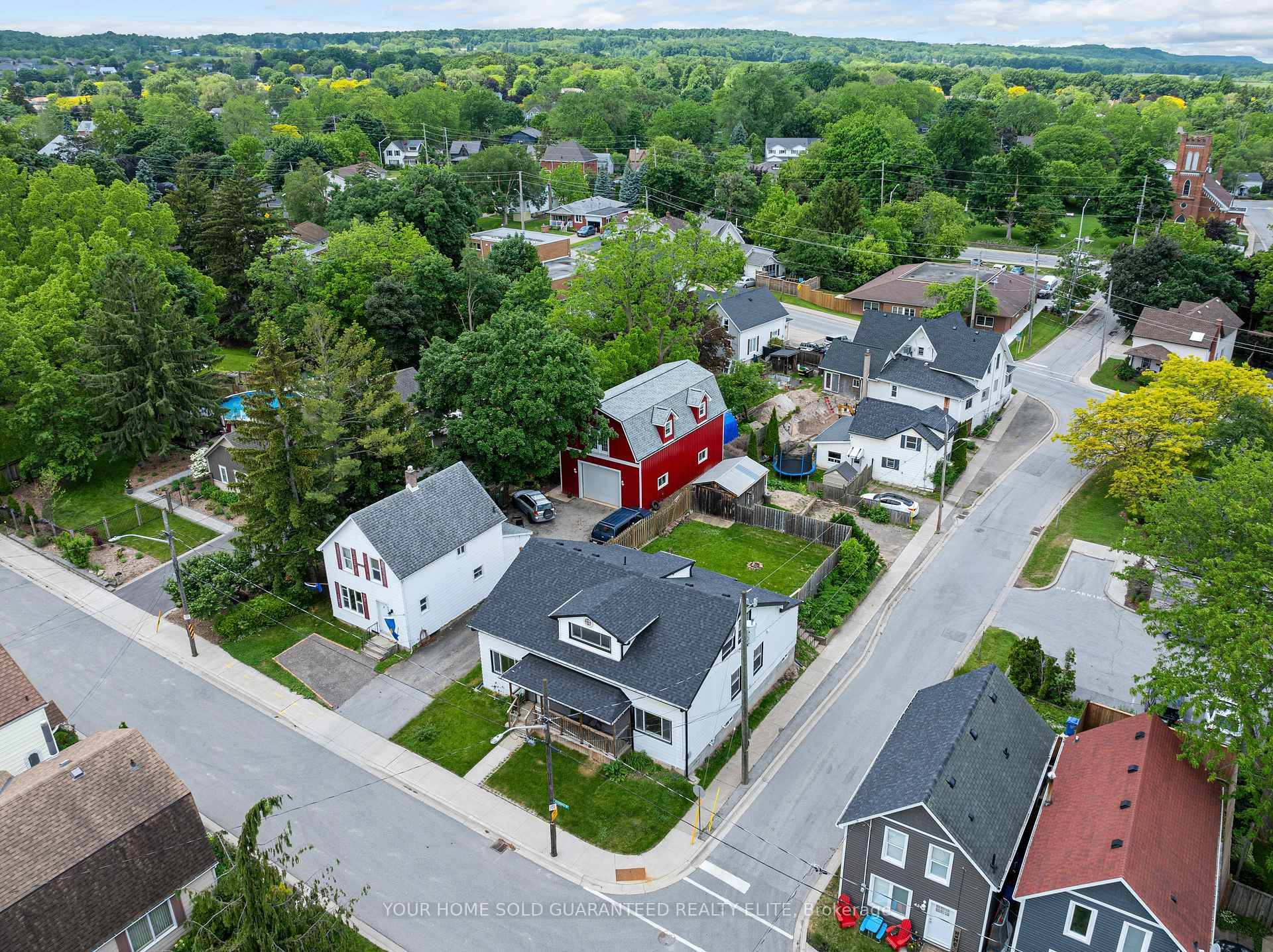 FULLY RENOVATED FAMILY GEM IN THE HEART OF BEAMSVILLE Step into a lifestyle where charm meets convenience in this beautifully renovated detached home ideal for first time buyers, growing families, ...