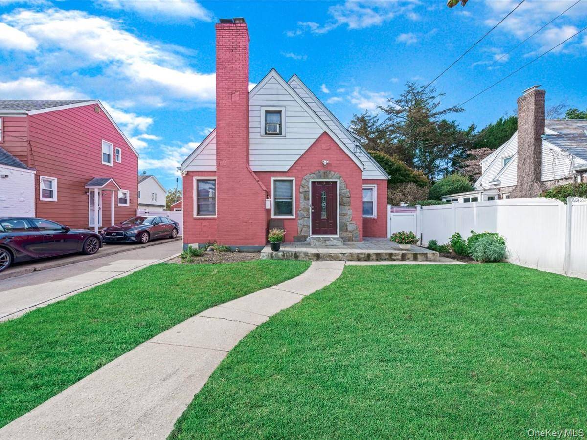 House in great condition, ready to move in.