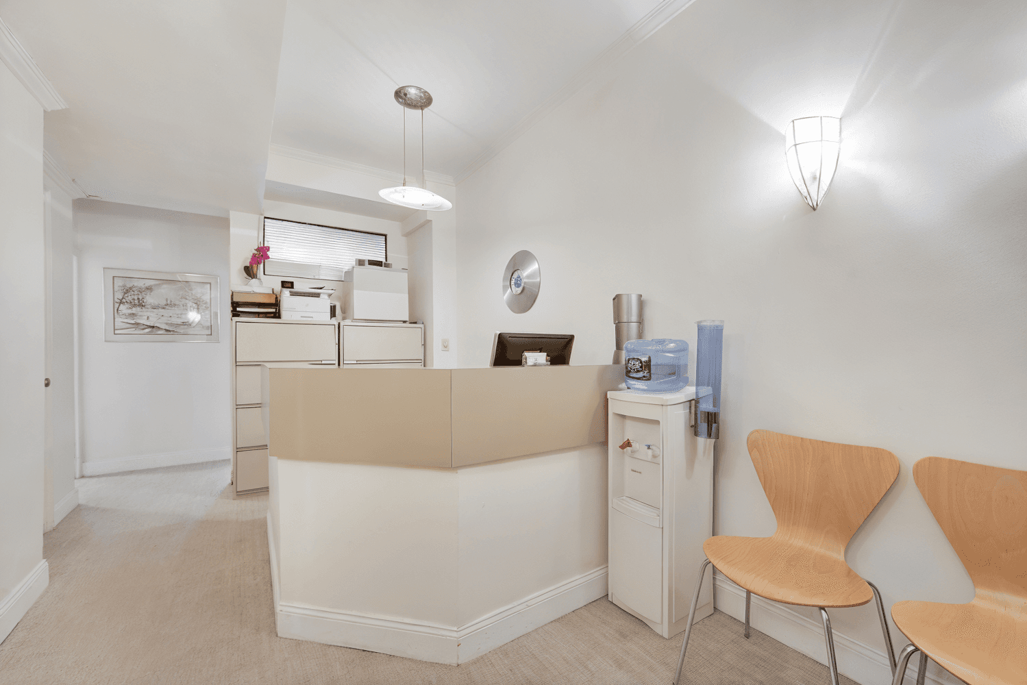 Professional healthcare office space is available for purchase in this boutique, pre war, full service, cooperative healthcare office building located in Lenox Hill.