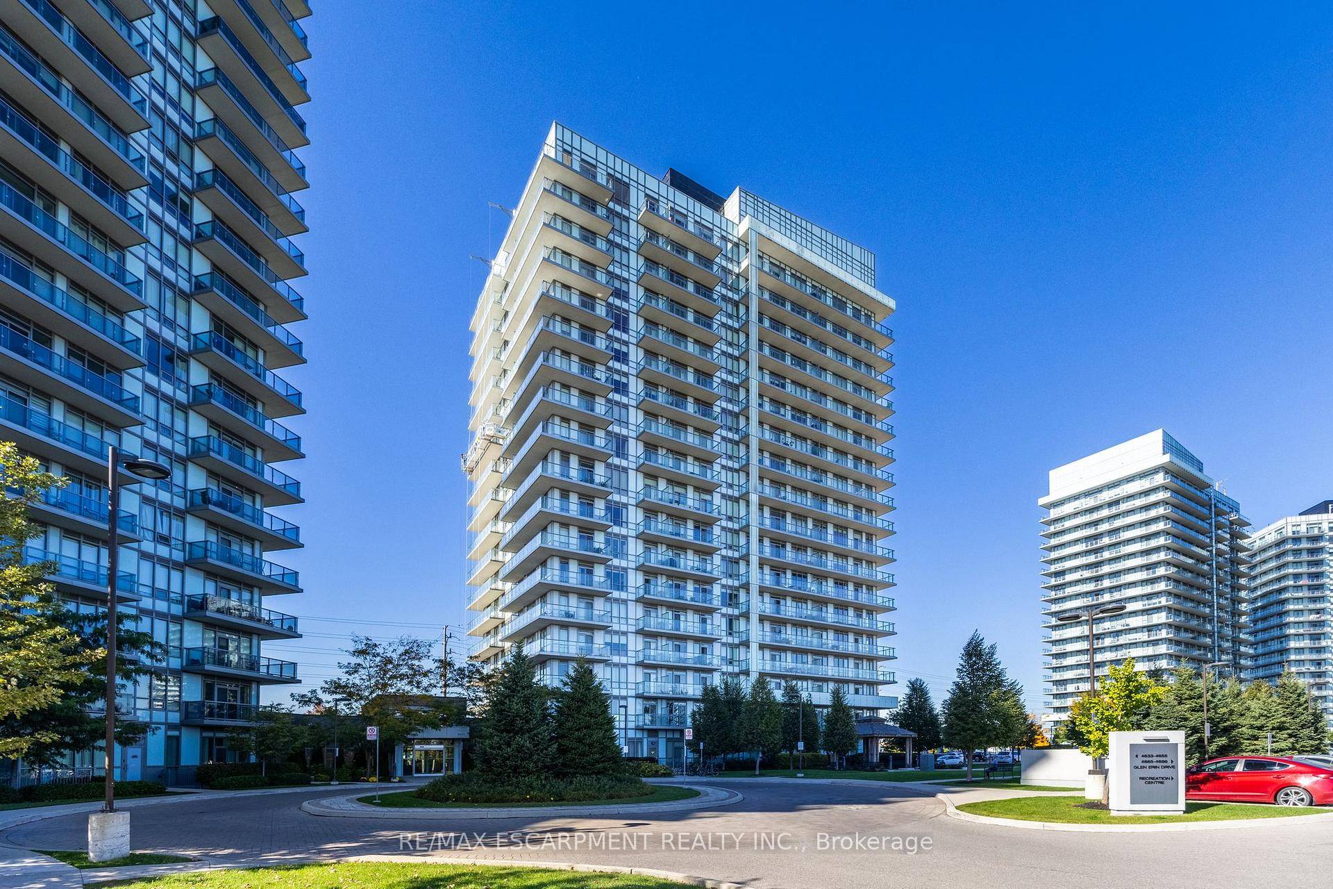 Step into this bright and stylish 1 bedroom, 1 bath condo offering modern finishes and thoughtful design.