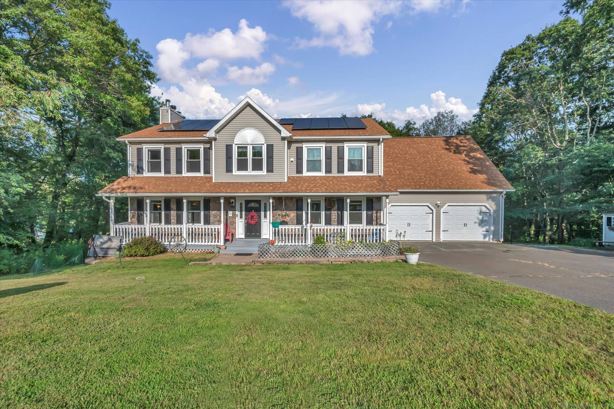 Set at the end of a quiet cul de sac in a desirable neighborhood, this spacious colonial offers 6 bedrooms and 3.