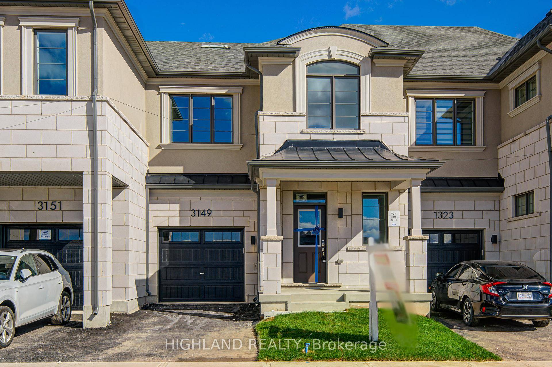 Brand New amp ; Luxury Townhouse W 4 Bedrooms amp ; 3 Washrooms This stunning 2 story townhouse with 1717 sq.
