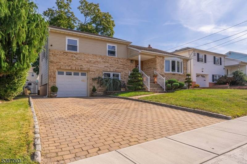 Welcome to this spacious 3 bedroom, 2 bath home in the heart of Union.