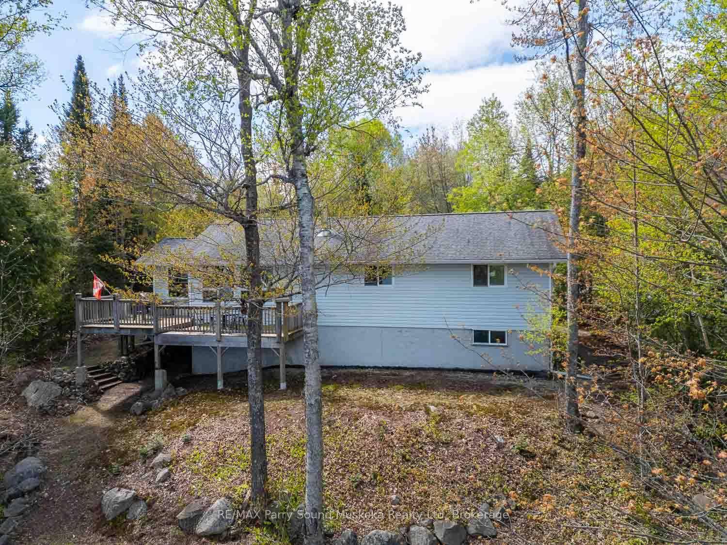If your life's vision includes a family cottage on sought after Horn Lake, located just outside the village of Burks Falls then this 4 season, 3 bedroom home might be ...