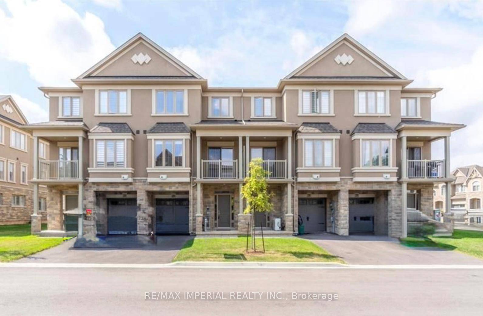 Welcome to this stunning New Horizon built townhome in Oakville's highly sought after Bronte Creek community !