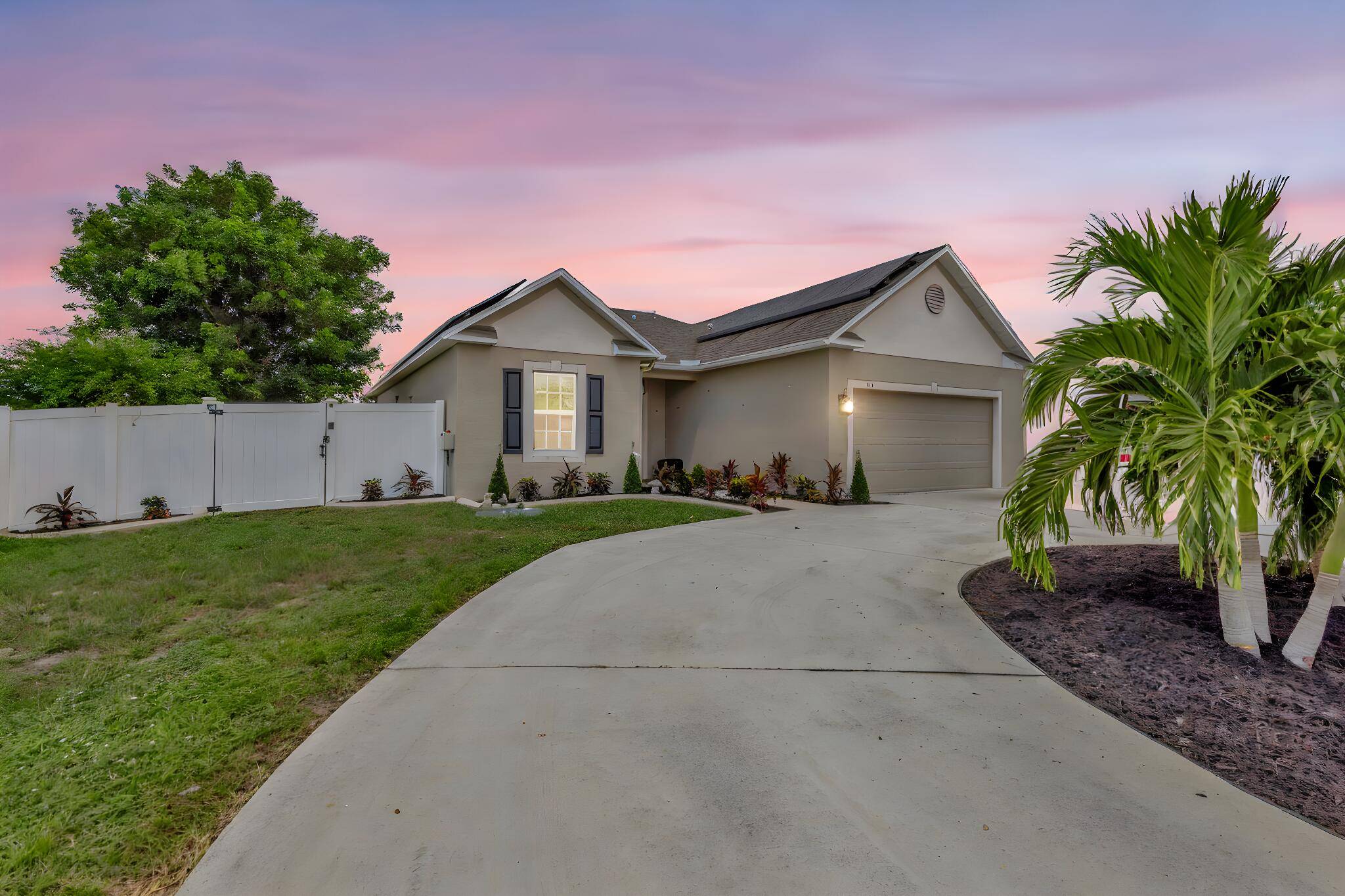 Lovely 4 BR 2BA POOL home with privacy fenced yard !