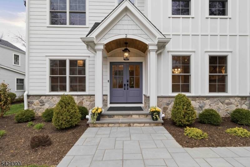 Recently staged ready to impress !