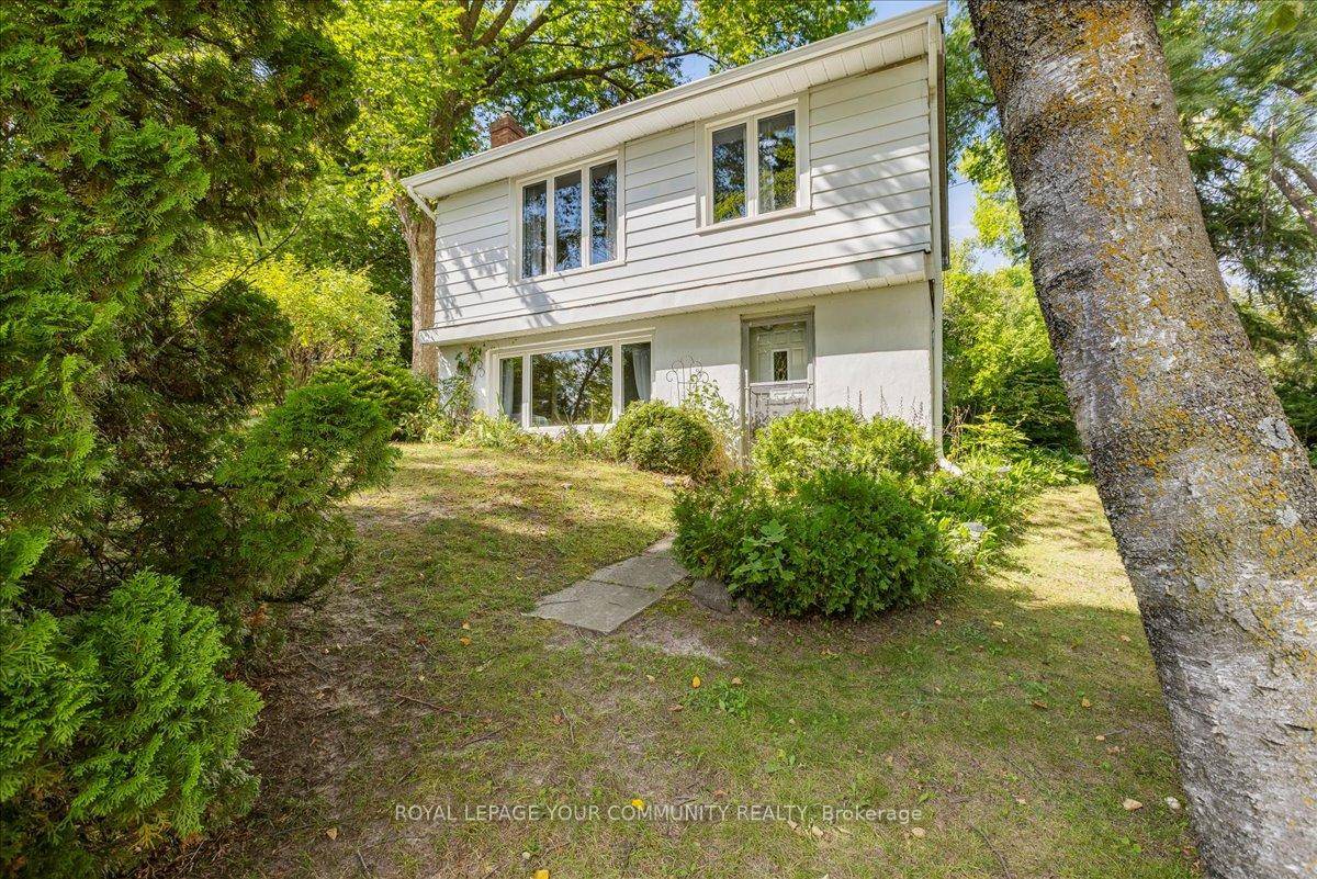 First time ever on MLS ! Welcome to this impeccably maintained home in the heart of South Keswick !