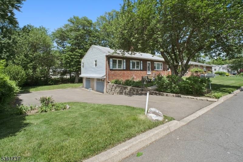 Welcome to 28 Stylon Rd, a well cared for 3 bedroom Ranch featuring brick face vinyl siding.