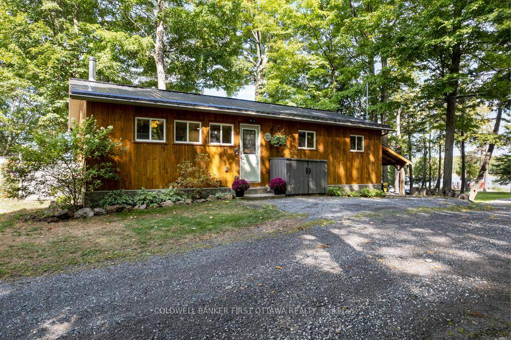 Escape to this year round lakeside paradise with direct access to Clayton Lake and a connection to Taylor Lake, perfect for fishing, boating, and wildlife watching.