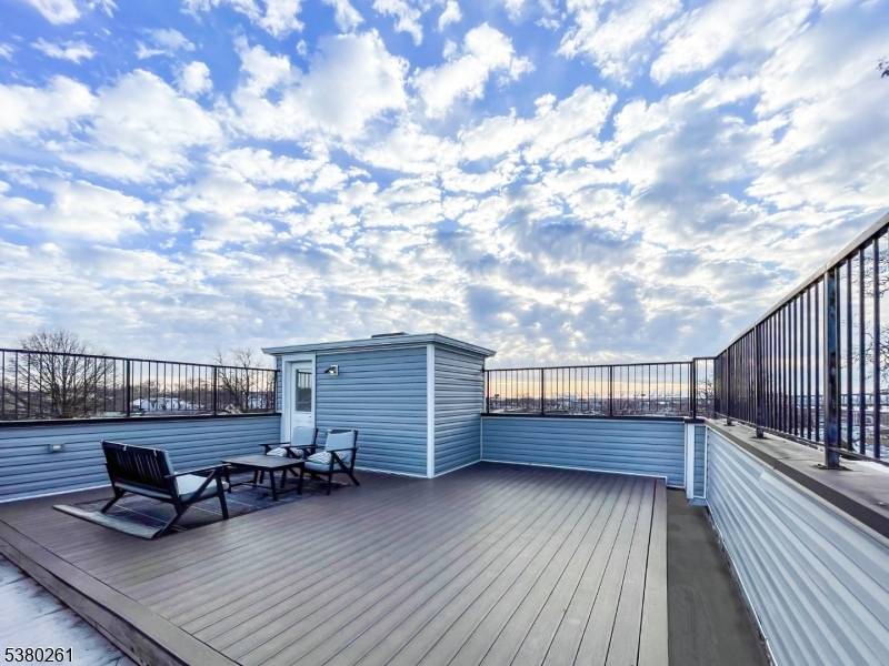 PREPARE TO BE WOWED ! This stunning, newly crafted unit offers modern luxury and elegant design across two spacious levels, crowned by a private rooftop deck with breathtaking 360 degree ...