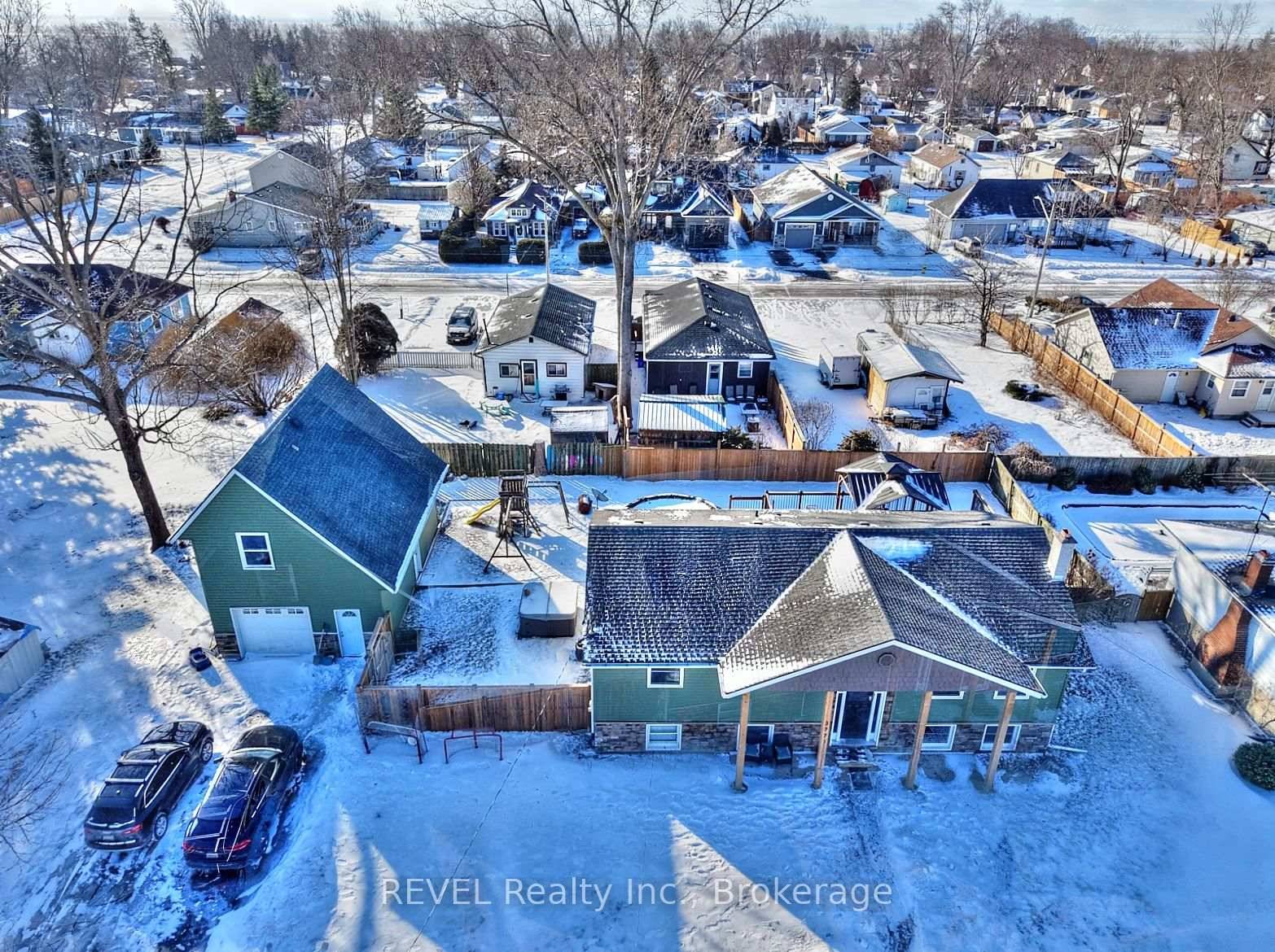 Beautifully Updated Raised Bungalow in Crystal Beach !