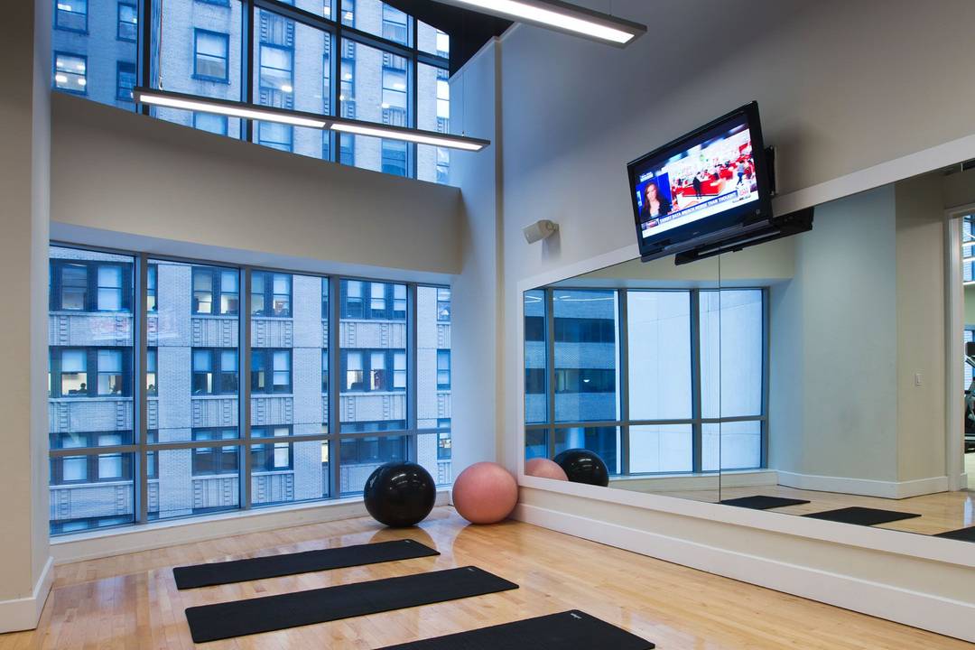 This gorgeous 1BR 1BA has plenty of light with floor to ceiling windows overlooking 44th street.