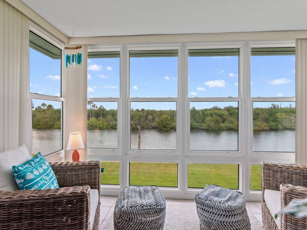 Breathtaking water and wildlife views without the million dollar price tag !