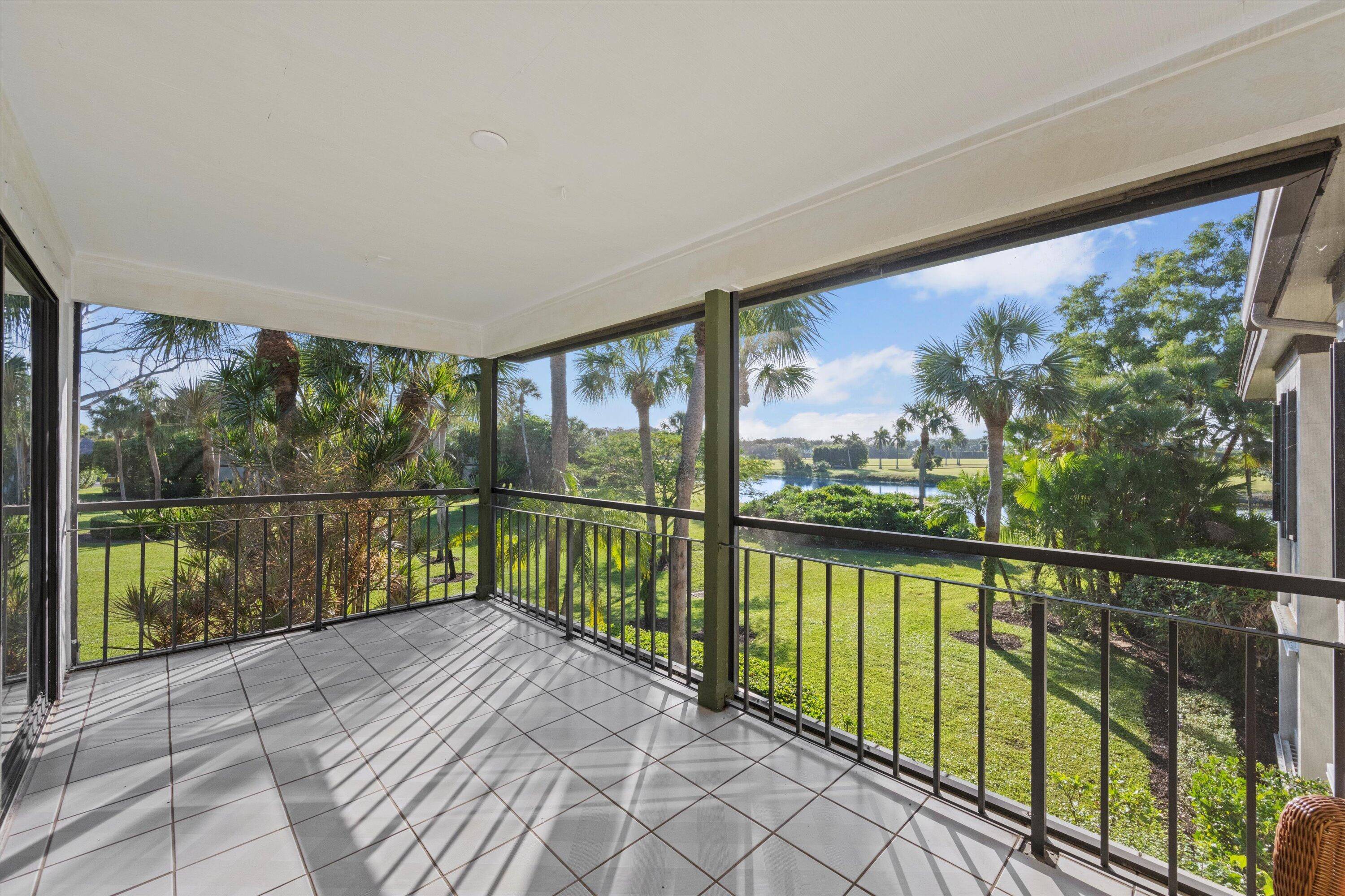 Nestled in Wellington's prestigious Palm Beach Polo and Country Club, this stunning 3 bedroom, 3 bathroom Cowdray Park Condo offers both luxury and convenience.