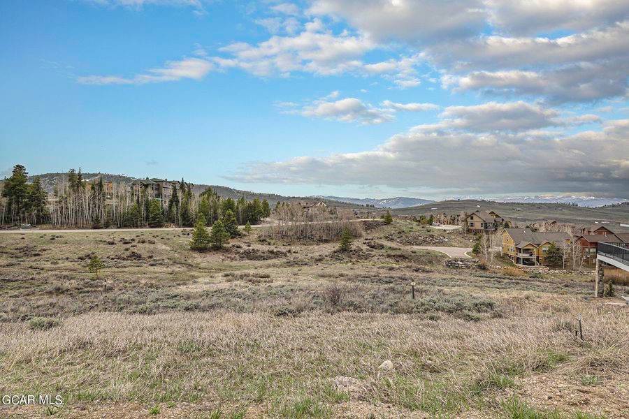 This downhill lot is a great site and would make for an easy walk out site.