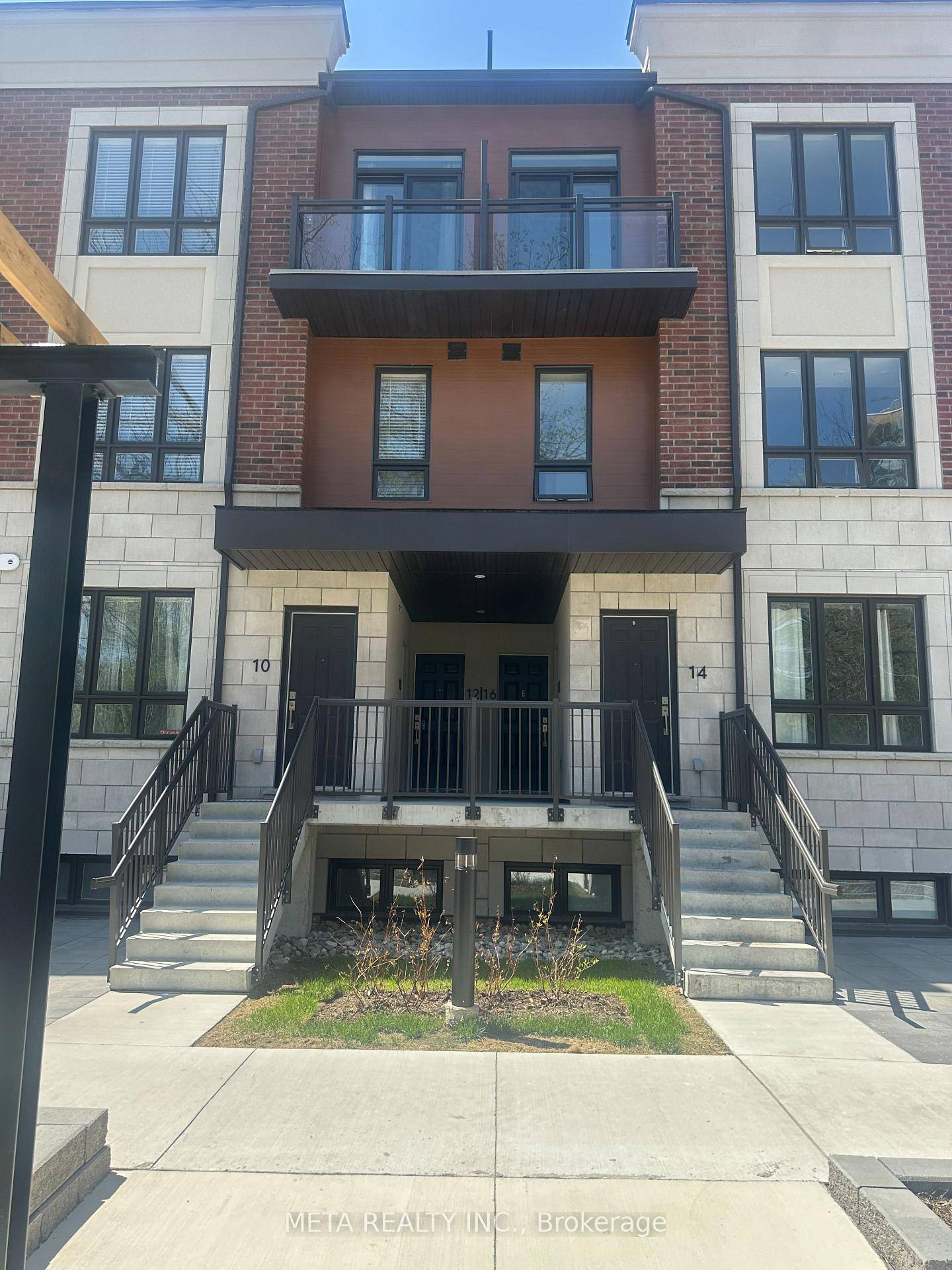 Discover this elegant stacked townhouse in Mississauga's sought after Applewood community.