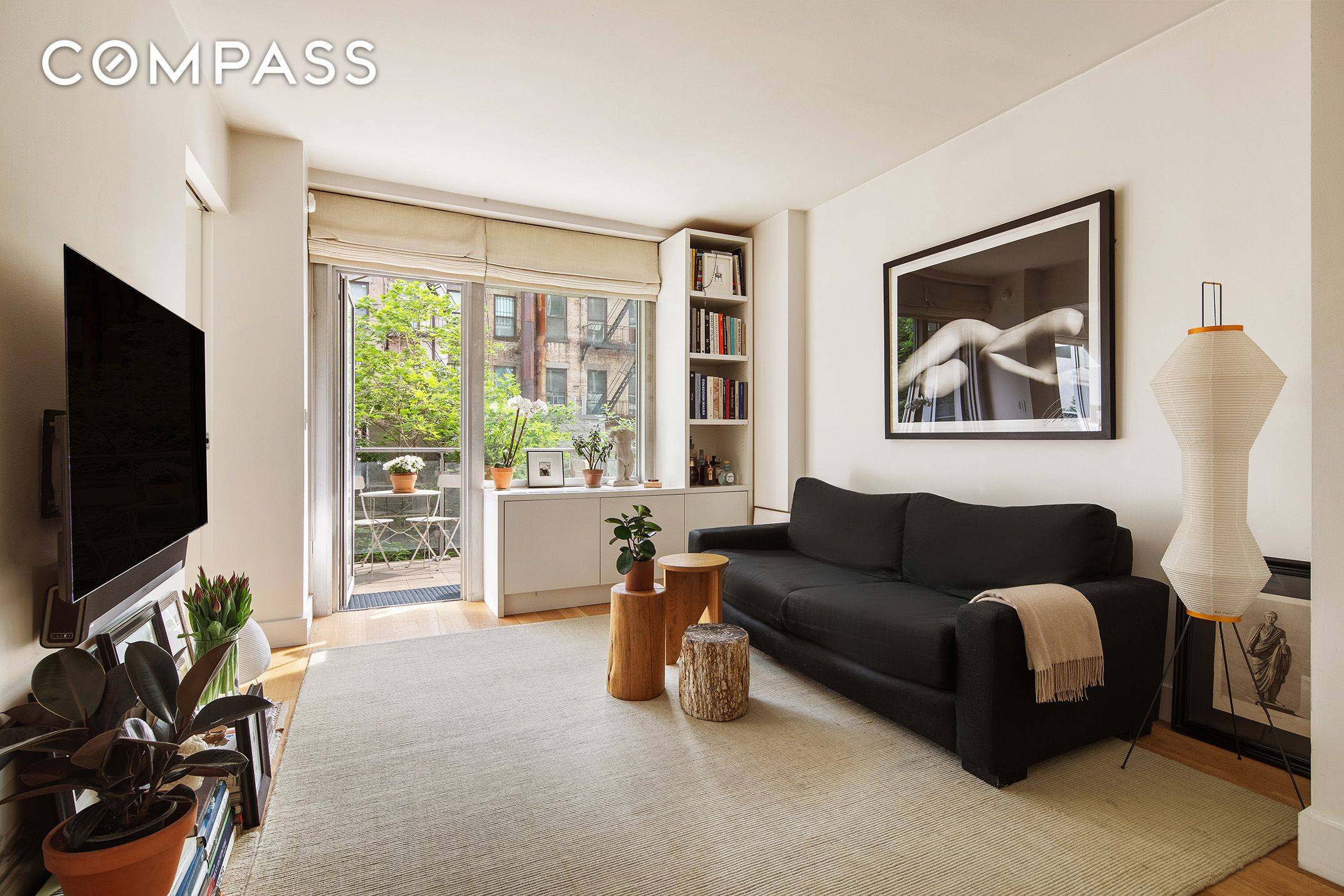 A True Bachelor s Pad Elegance, Tranquility amp ; Convenience This stylish 1 bedroom, 1 bath at 425 East 13th Street was thoughtfully renovated by Argentinian architect Carlos Otero.