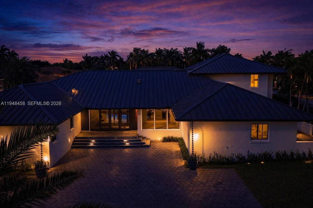 Surrounded by estate homes Located in the highly desirable Hialeah Gardens State, this beautifully renovated residence offers exceptional space, comfort, and modern living.