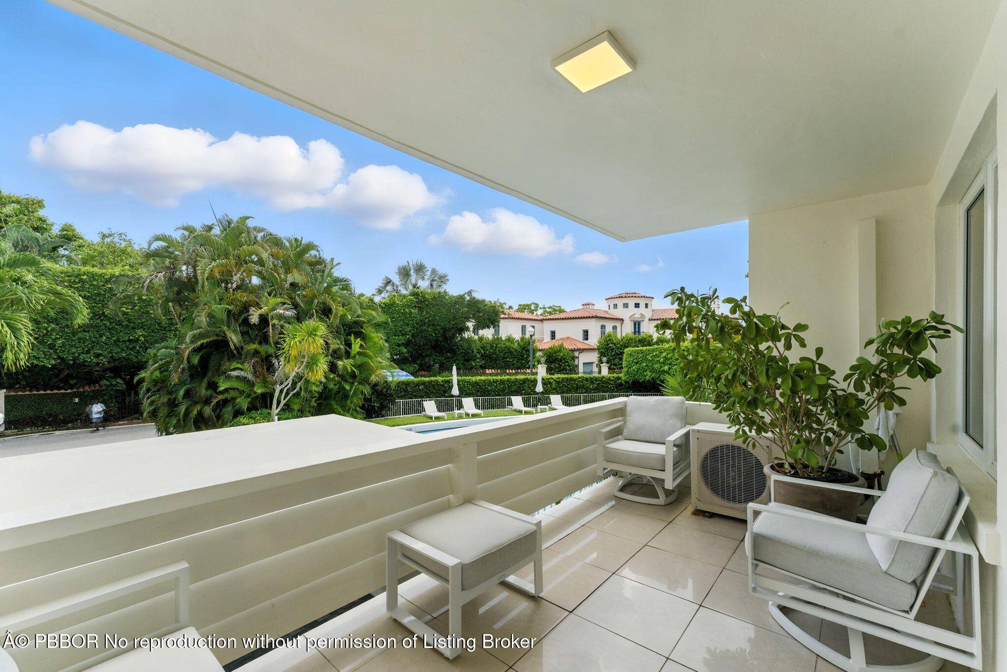 At the very top of the quiet 400 block of Worth Avenue, this one bedroom co op apartment is the perfect solution for boaters at the Town Docks or for ...