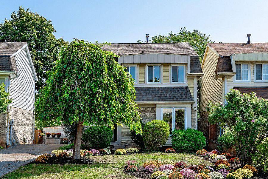 Beautiful newly renovated detached home in Quiet family friendly neighbourhood of prestigious Oakville, 3 min walk to Sheridan Valley Park Trails, only 11 min drive to Oakville GO, and QEW, ...