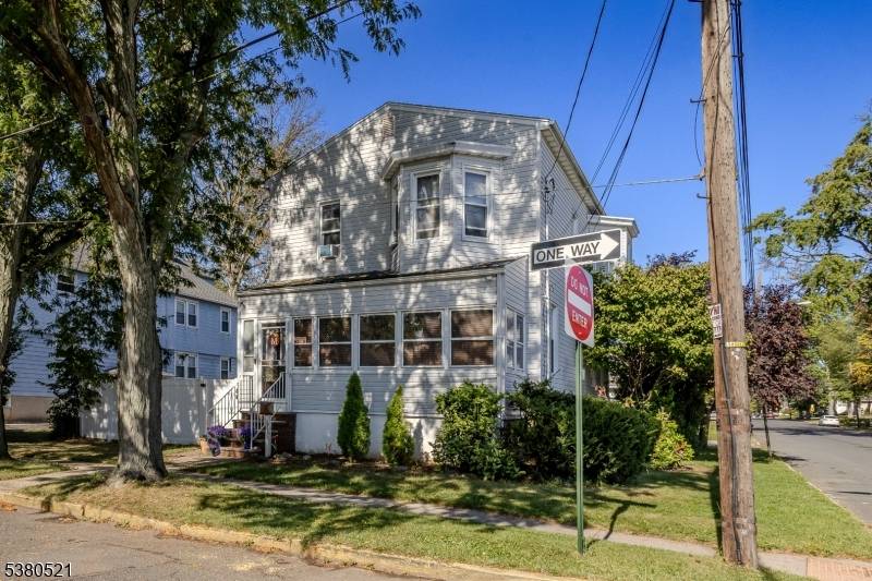 Welcome to this well maintained property featuring a large living room, bright dining area, and a well sized kitchen with pantry.